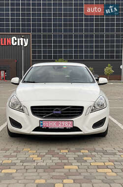 Универсал Volvo V60 2012 в 