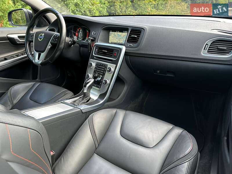 Універсал Volvo V60 2015 в Рівному