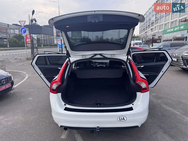 Универсал Volvo V60 2016 в Киеве фото 18 Универсал Volvo V60 2016 в Киеве