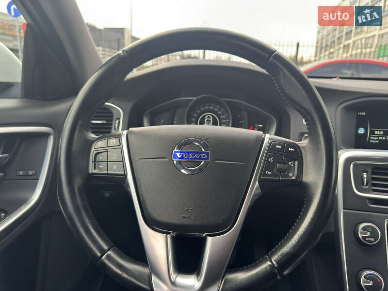 Универсал Volvo V60 2016 в Киеве фото 35 Универсал Volvo V60 2016 в Киеве