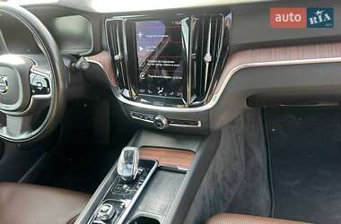 Универсал Volvo V60 2021 в 