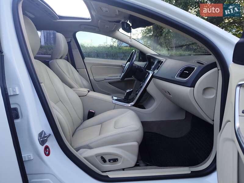 Универсал Volvo V60 2014 в Киеве фото 10 Универсал Volvo V60 2014 в Киеве