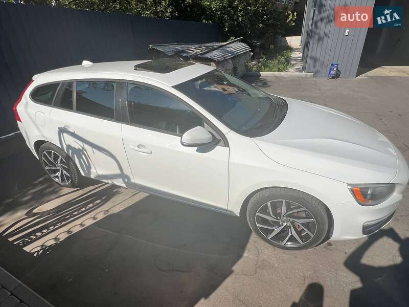 Універсал Volvo V60 2015 в Полтаві