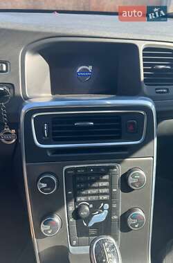 Универсал Volvo V60 2015 в 
