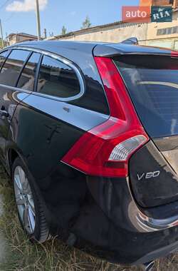Универсал Volvo V60 2012 в 