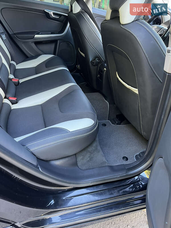 Универсал Volvo V60 2011 в Луцке