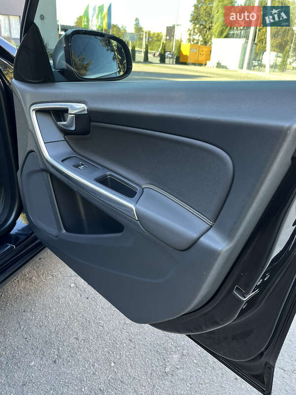 Универсал Volvo V60 2011 в Луцке