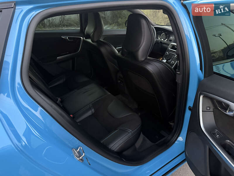 Универсал Volvo V60 2016 в Киеве фото 45 Универсал Volvo V60 2016 в Киеве