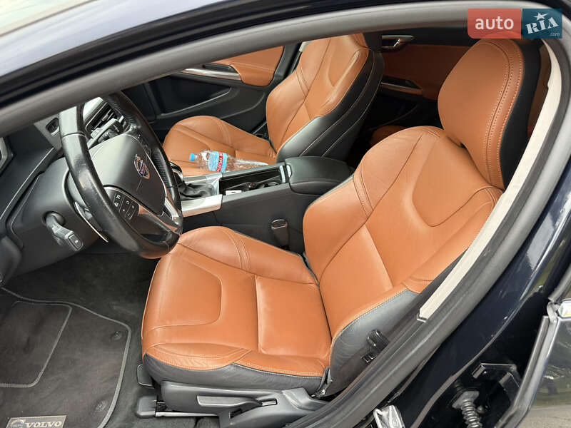 Универсал Volvo V60 2015 в Полтаве