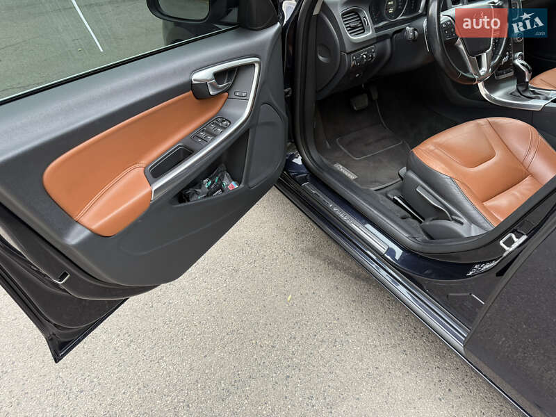 Универсал Volvo V60 2015 в Полтаве