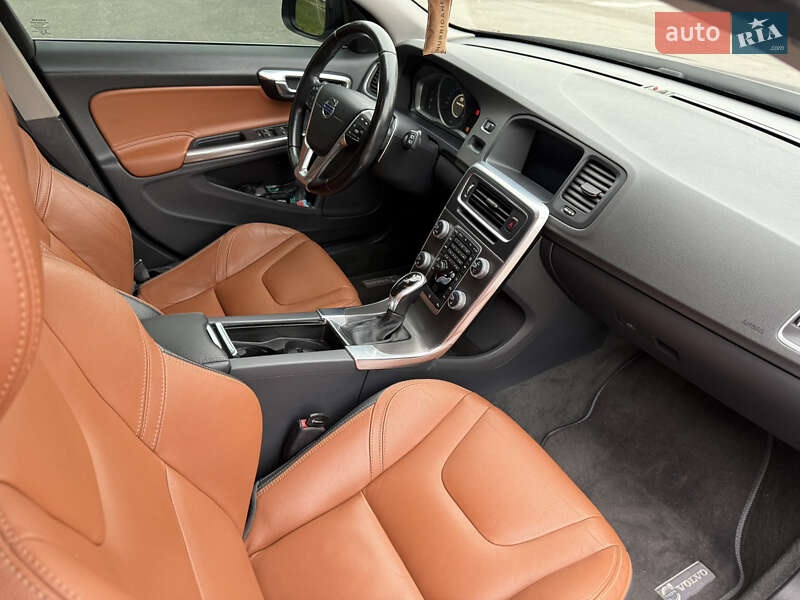 Универсал Volvo V60 2015 в Полтаве