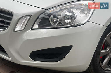 Универсал Volvo V60 2012 в 