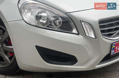 Универсал Volvo V60 2012 в 