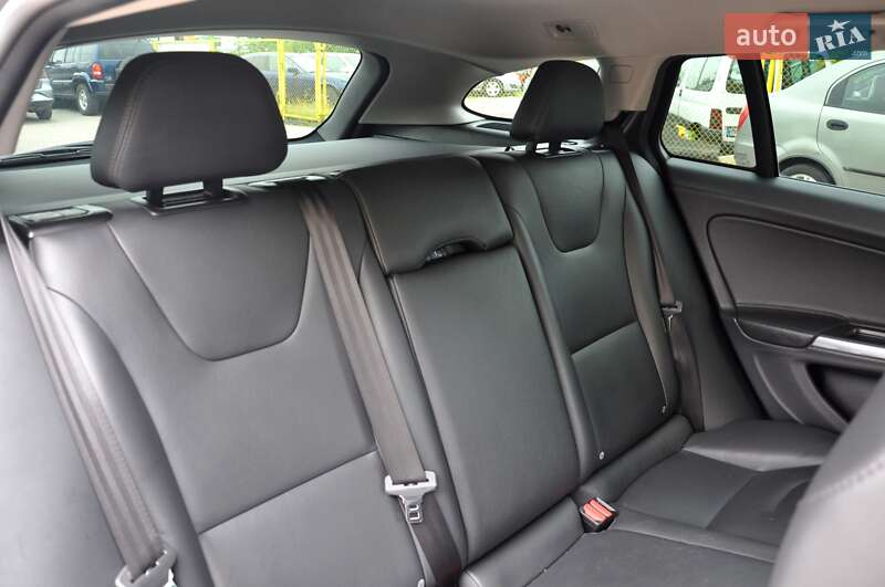 Универсал Volvo V60 2015 в Львове