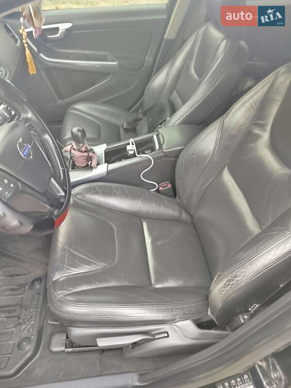 Универсал Volvo V60 2011 в Николаеве