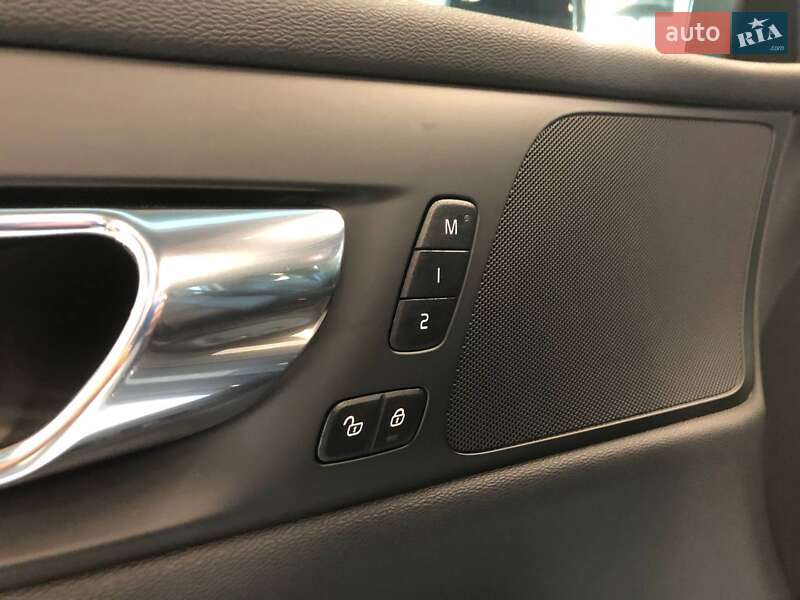 Универсал Volvo V60 2021 в Львове