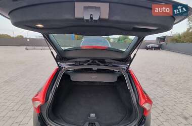 Универсал Volvo V60 2015 в 