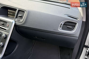 Универсал Volvo V60 2011 в 