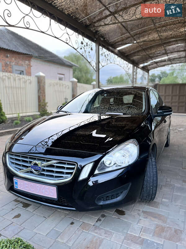 Универсал Volvo V60 2012 в Ахтырке