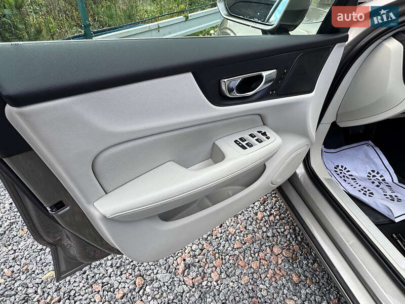 Універсал Volvo V60 2020 в Дрогобичі