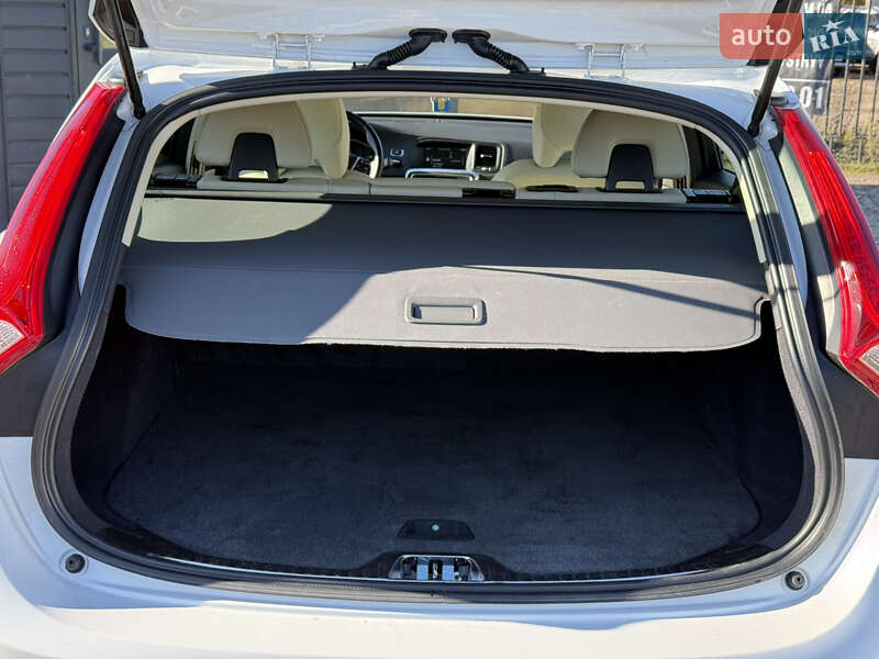 Универсал Volvo V60 2017 в Стрые фото 43 Универсал Volvo V60 2017 в Стрые