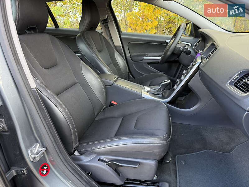 Универсал Volvo V60 2016 в Ровно фото 28 Универсал Volvo V60 2016 в Ровно