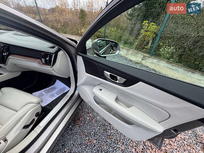 Универсал Volvo V60 2020 в Дрогобыче фото 83 Универсал Volvo V60 2020 в Дрогобыче