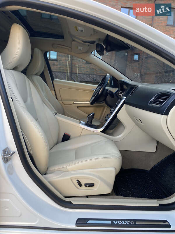 Універсал Volvo V60 2014 в Кропивницькому