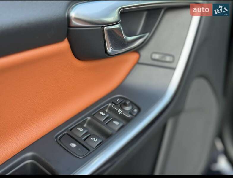 Універсал Volvo V60 2013 в Шепетівці