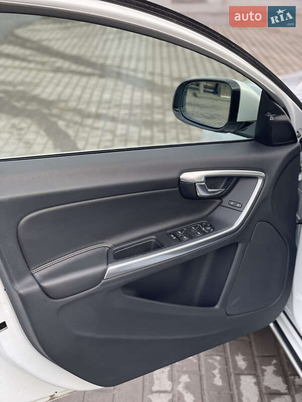 Універсал Volvo V60 2014 в Золочеві