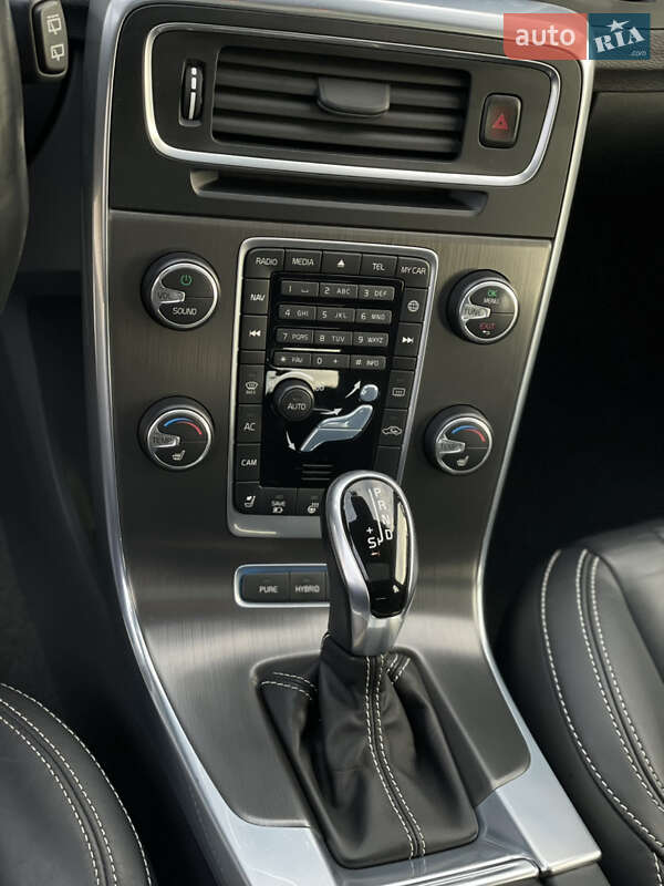 Універсал Volvo V60 2014 в Золочеві