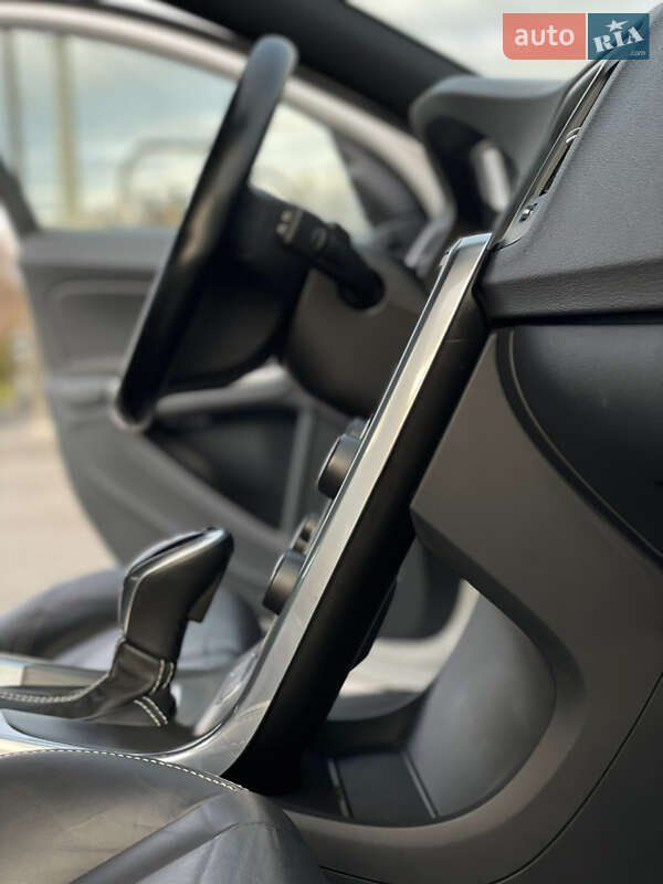 Універсал Volvo V60 2014 в Золочеві