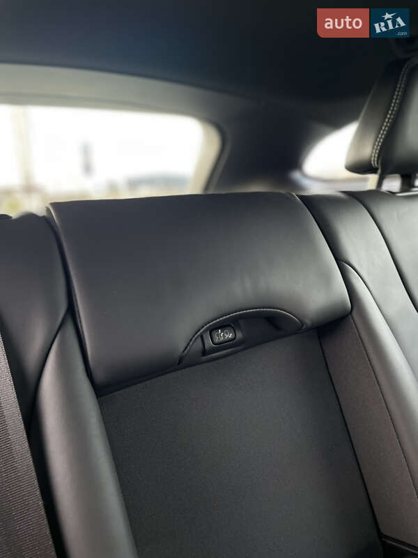 Універсал Volvo V60 2014 в Золочеві