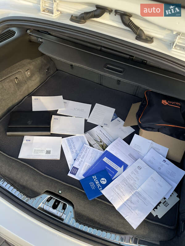 Універсал Volvo V60 2014 в Золочеві