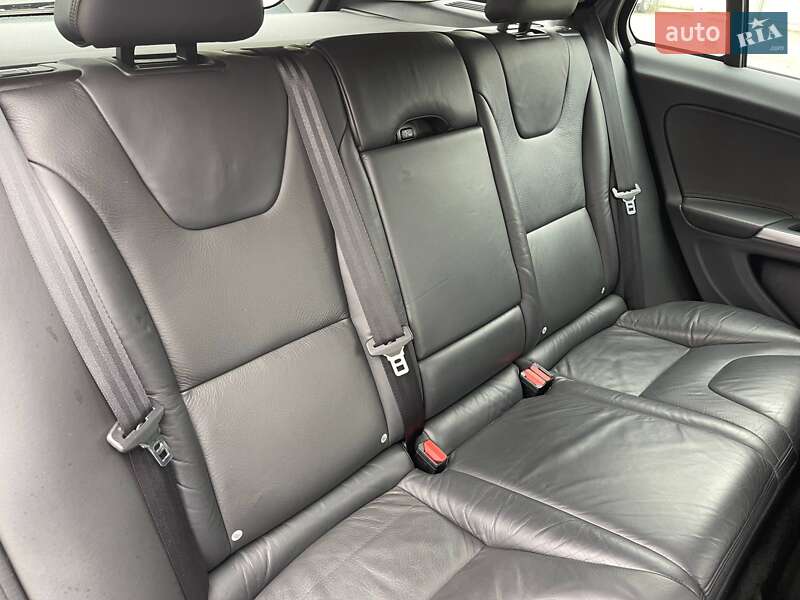 Універсал Volvo V60 2013 в Луцьку