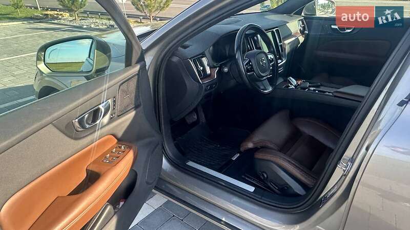 Универсал Volvo V60 2021 в Дубно