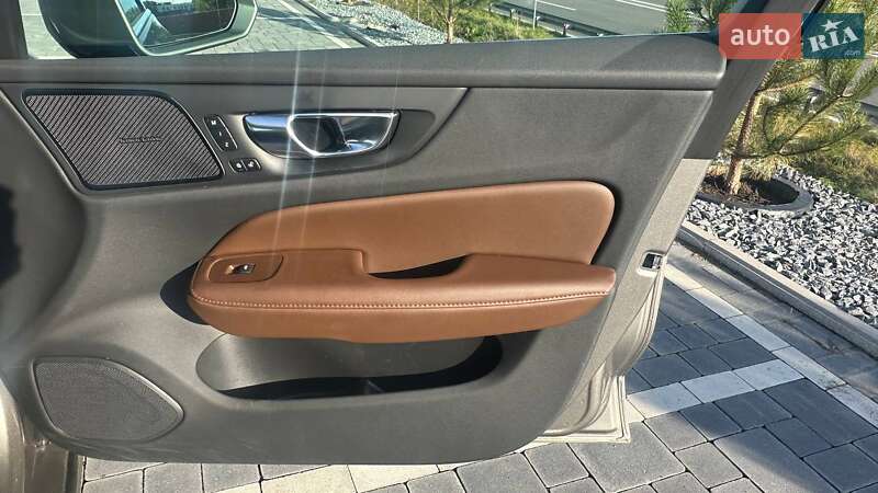 Универсал Volvo V60 2021 в Дубно