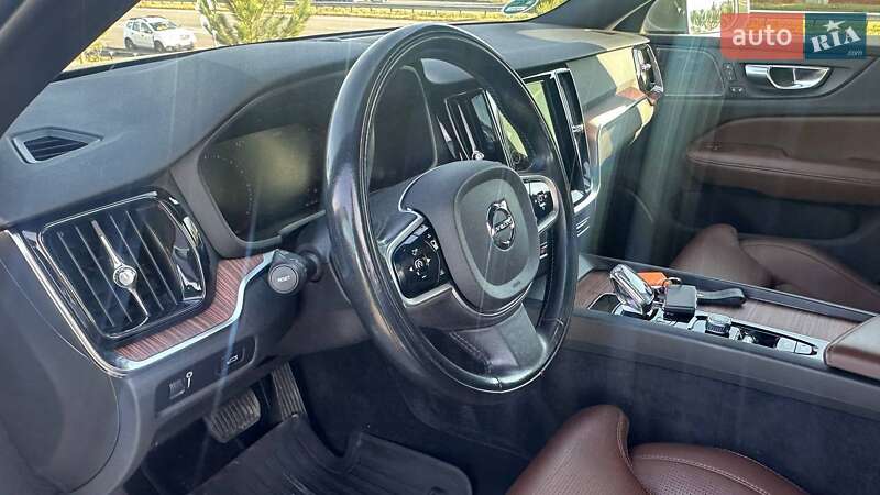 Универсал Volvo V60 2021 в Дубно