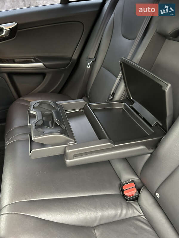 Универсал Volvo V60 2014 в Киеве фото 22 Универсал Volvo V60 2014 в Киеве