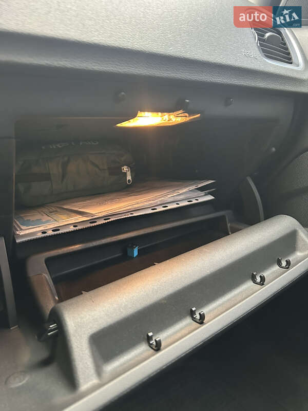 Универсал Volvo V60 2014 в Киеве фото 34 Универсал Volvo V60 2014 в Киеве