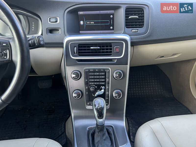 Универсал Volvo V60 2014 в Киеве