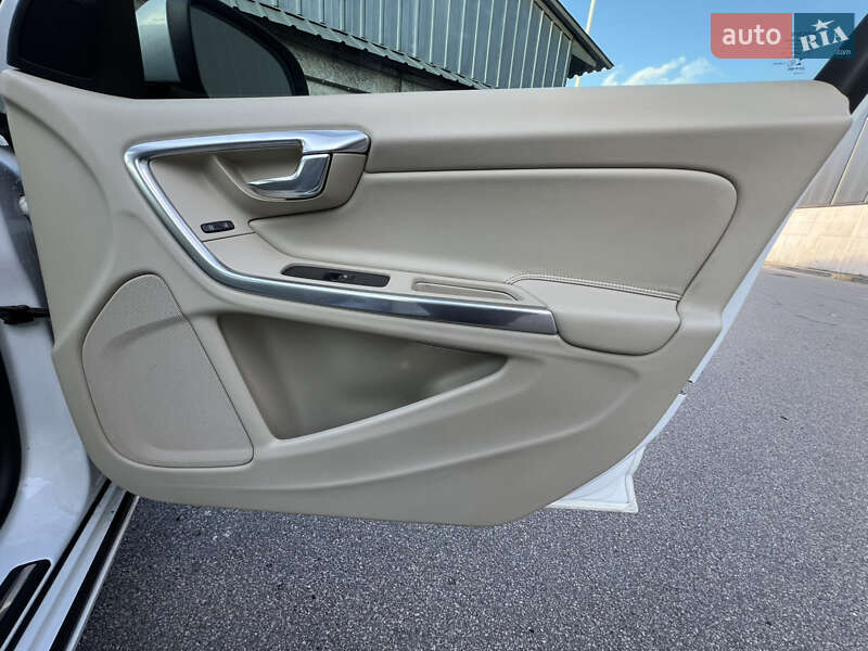 Универсал Volvo V60 2014 в Киеве