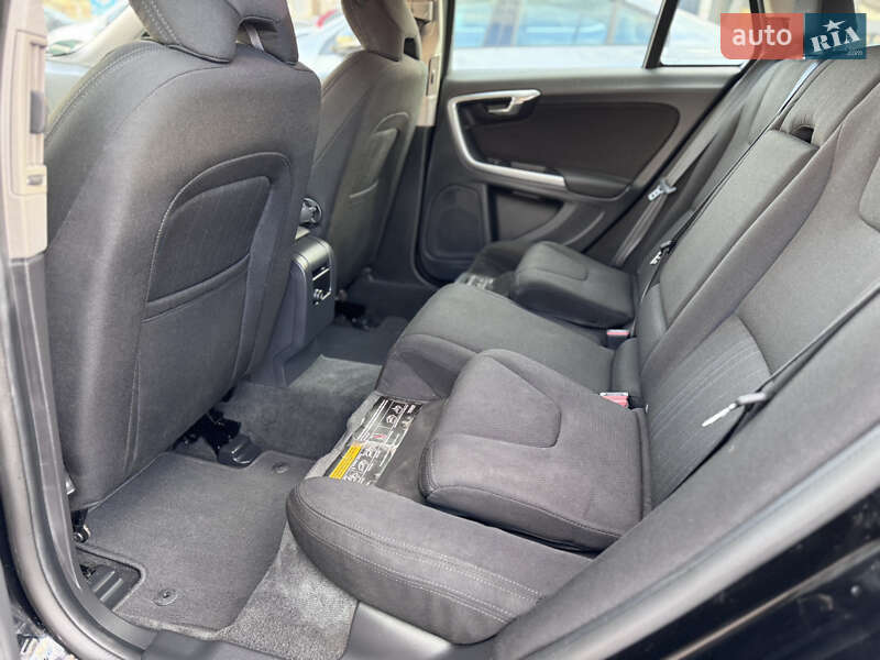 Универсал Volvo V60 2012 в Киеве фото 40 Универсал Volvo V60 2012 в Киеве