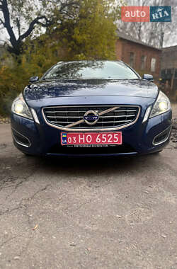 Універсал Volvo V60 2012 в Сумах