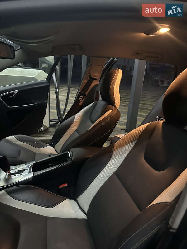 Універсал Volvo V60 2011 в Іршаві