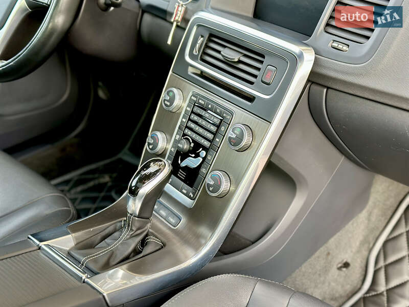 Универсал Volvo V60 2014 в Киеве