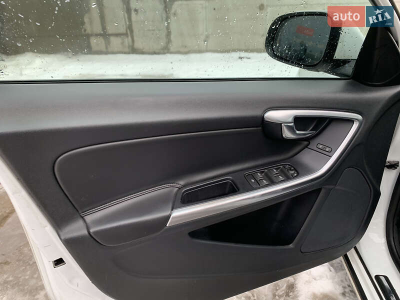 Универсал Volvo V60 2016 в Киеве фото 20 Универсал Volvo V60 2016 в Киеве