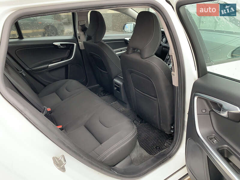 Универсал Volvo V60 2016 в Киеве фото 24 Универсал Volvo V60 2016 в Киеве