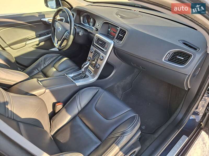Универсал Volvo V60 2014 в Ровно фото 35 Универсал Volvo V60 2014 в Ровно