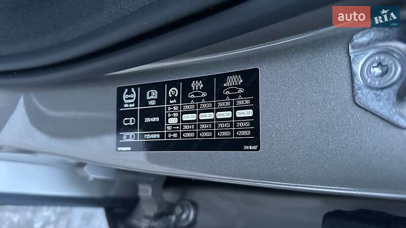 Универсал Volvo V60 2021 в Дубно